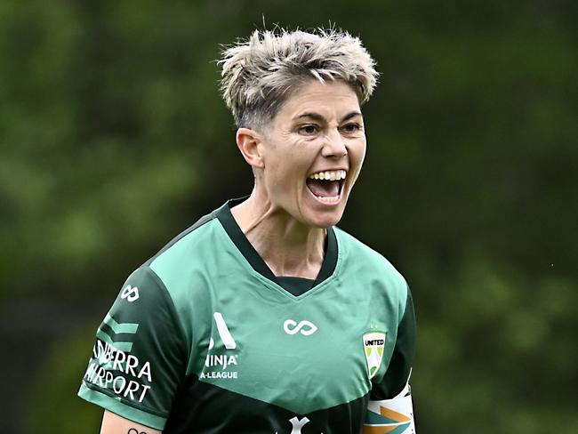 WELLINGTON, NEW ZEALAND - NOVEMBER 10: Michelle Heyman of Canberra celebrates after scoring a goal during the round two A-League Women's match between Wellington Phoenix and Canberra United at Porirua Park on November 10, 2024 in Wellington, New Zealand. (Photo by Masanori Udagawa/Getty Images)