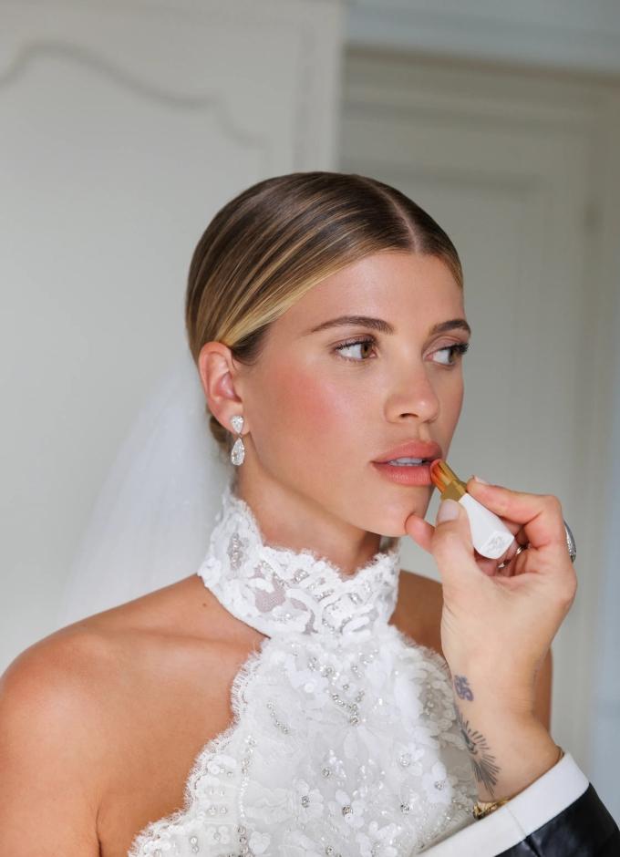 Trying out @Sofia Richie Grainge beautiful bridal lipstick
