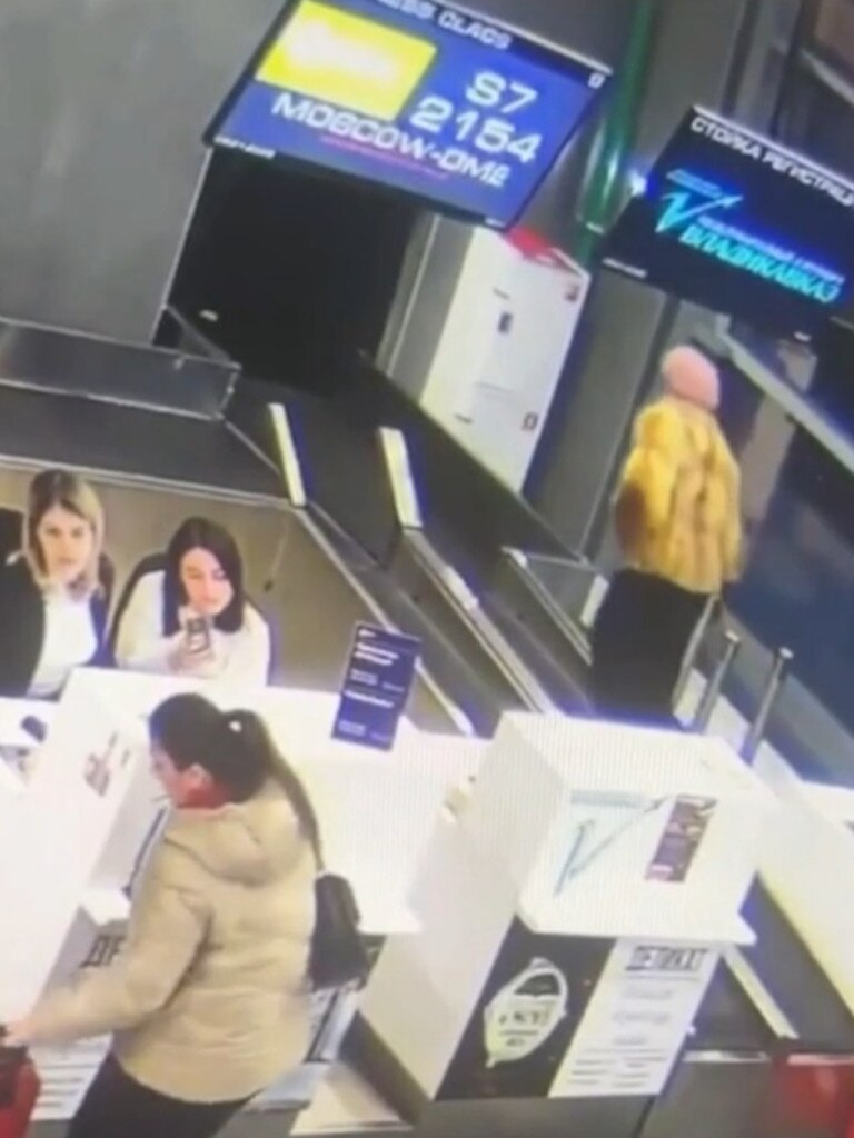 Elderly passenger seen walking onto baggage belt after mistaking it for the check-in desk.