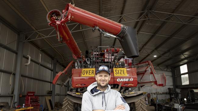 Brett McEwan of Inglewood took some time out to do some maintenance. Picture: Zoe Phillips