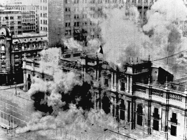 La Moneda palace is bombed by Chilean Air Force Hawker Hunter fighters at the beginning of the coup d’etat.