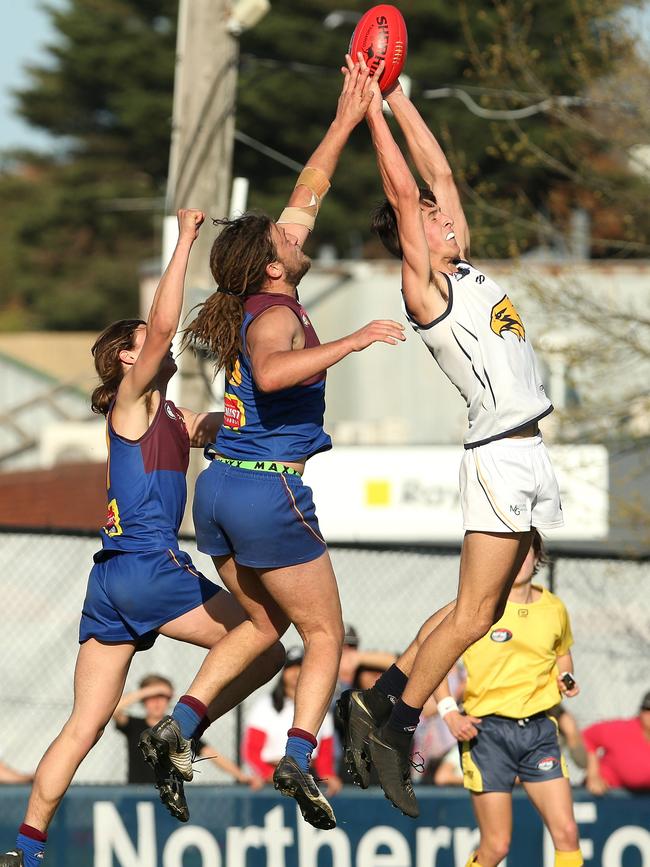 Jaron Murphy marks in front of Devin McDonald Lachlan Turner. Picture: Hamish Blair