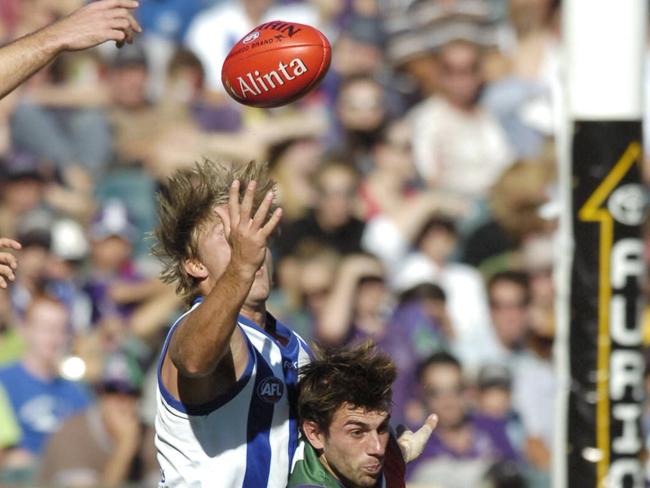 AFL FOOTBALL ROUND 8 > Fremantle v Kangaroos  Jess Sinclair and Heath Black at Subiaco Oval , Perth , WA . Pic Tony McDonough