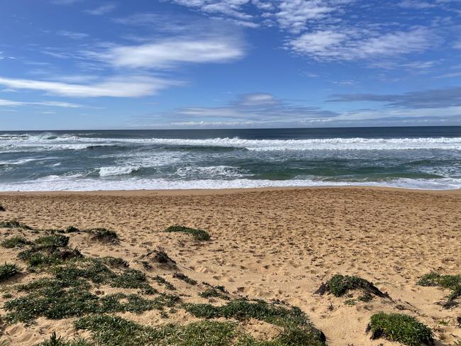 Frantic search for missing 15yo at Central Coast beach