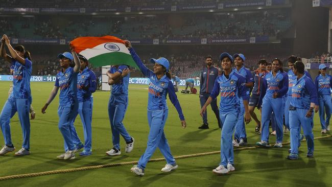 India celebrates after beating Australia. Picture: Pankaj Nangia/Getty Images