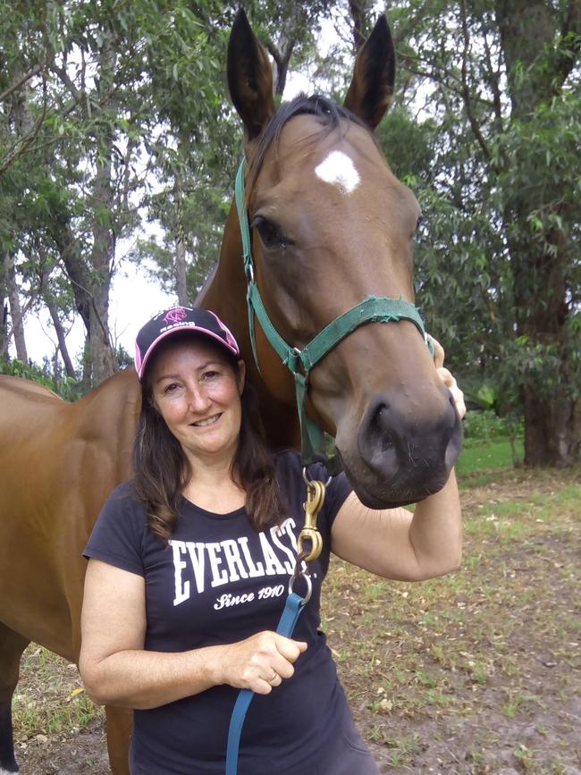 Linda Pearson with racehorse Bellegano. Picture: Supplied