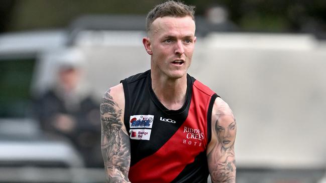 Bryce Williamson looks for options for Riddell. Picture: Andy Brownbill