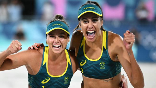 Australia's #01 Mariafe Artacho Del Solar and Australia's #02 Taliqua Clancy celebrate their victory in the women's quaterfinal beach volleyball match between Australia and Switzerland during the Paris 2024 Olympic Games at the Eiffel Tower Stadium in Paris on August 6, 2024. (Photo by CARL DE SOUZA / AFP)