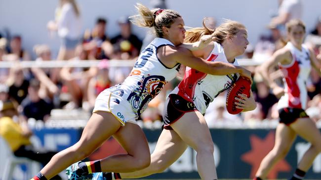 Anne Hatchard of the Crows tackles Rosie Dillon of the Saints.