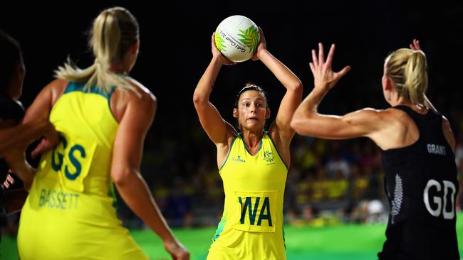 Madison Robinson in action against New Zealand in the Commonwealth Games netball semi-final. (Dean Mouhtaropoulos/Getty Images)