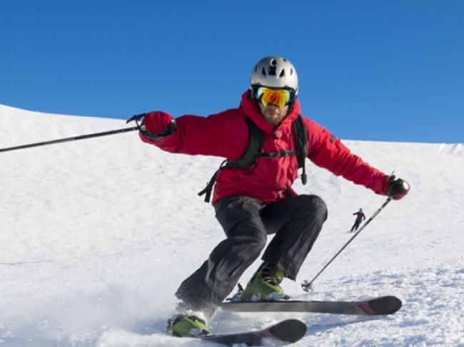 ESCAPE DEALS 9 MAY - QUEENSTOWN Skier turning on a blue sky day. Part of a series.image suppliedescapeDEALS9 may 2021