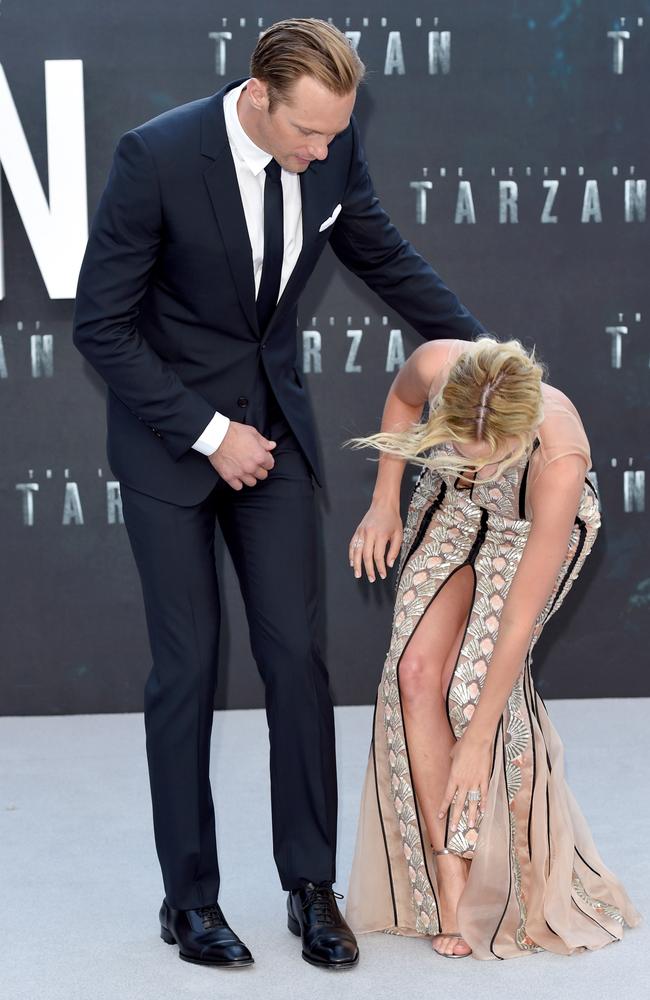 Margot Robbie Has Wardrobe Malfunction At Tarzan Premiere Saved By Alexander Skarsgard Photos 4576