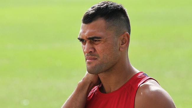 Karmichael Hunt returns to training