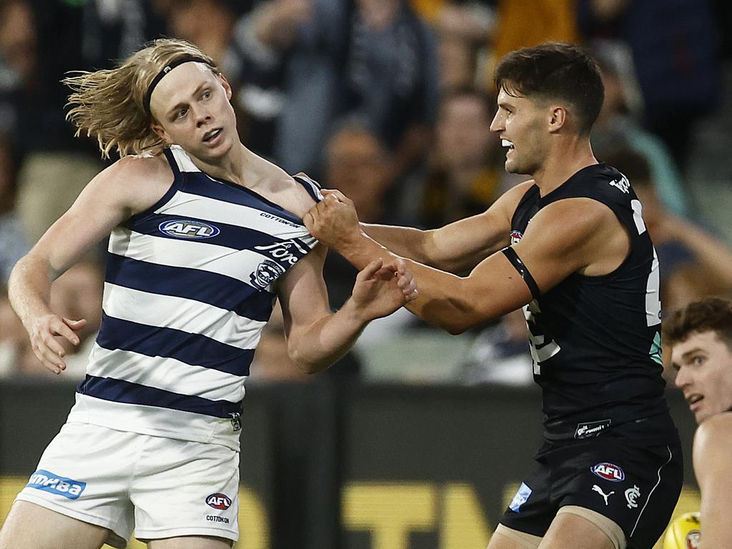 MELBOURNE, AUSTRALIA - MARCH 23: Nic Newman of the Blues wrestles with Zach Guthrie of the Cats during the round two AFL match between Carlton Blues and Geelong Cats at Melbourne Cricket Ground, on March 23, 2023, in Melbourne, Australia. (Photo by Daniel Pockett/Getty Images)