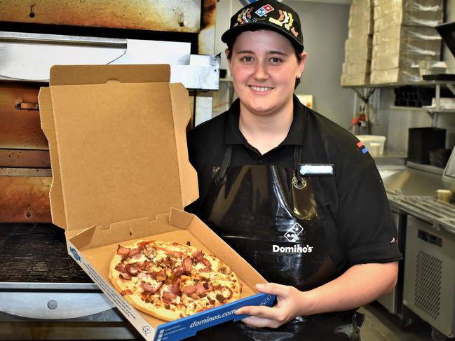 DOMINOS GYMPIE - Fastest pizza cutter