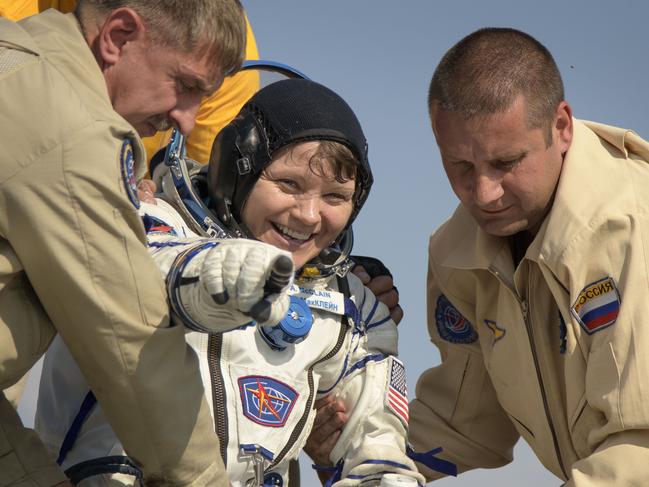 This handout photo released by NASA shows Expedition 59 NASA astronaut Anne McClain (C) being helped out of the Soyuz MS-11 spacecraft just minutes after she, Canadian Space Agency astronaut David Saint-Jacques, and Roscosmos cosmonaut Oleg Kononenko, landed in a remote area near the town of Dzhezkazgan, Kazakhstan on June 25, 2019. - McClain, Saint-Jacques, and Kononenko are returning after 204 days in space where they served as members of the Expedition 58 and 59 crews onboard the International Space Station. (Photo by NASA/Bill Ingalls / NASA / AFP) / RESTRICTED TO EDITORIAL USE - MANDATORY CREDIT "AFP PHOTO / NASA / BILL INGALLS" - NO MARKETING NO ADVERTISING CAMPAIGNS - DISTRIBUTED AS A SERVICE TO CLIENTS ---