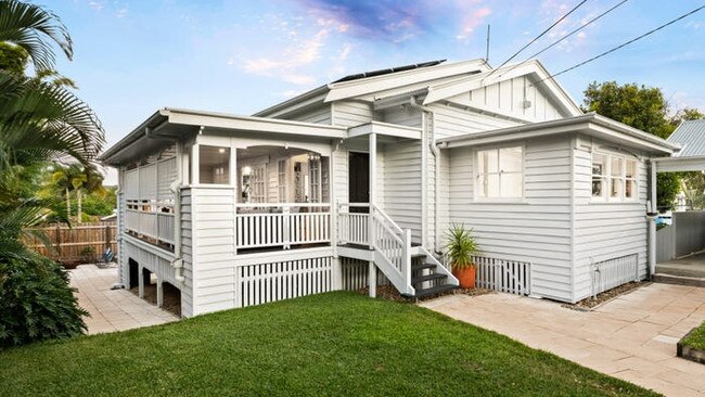 150 Gallipoli Rd, Carina Heights goes to auction at 4pm