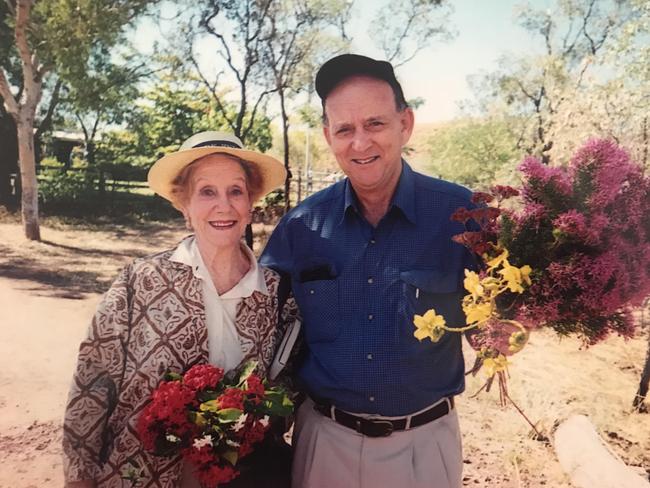 Roger Steele with great Australian artist Elizabeth Durack in Kununurra WA.