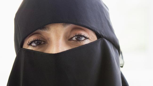 Colin Barnett: Women wearing a burqa not a big issue, terror the bigger ...