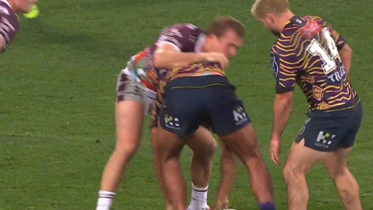 Felise Kaufusi didn't play the ball straight. Photo: Fox Sports