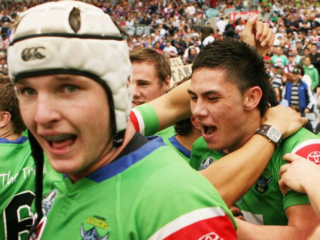 Canberra celebrate winning the 2008 Toyota Cup grand final Canberra Raiders V Brisbane Broncos at ANZ Stadium Homebush. Pic - Sam Mooy