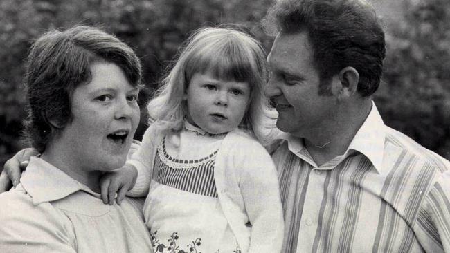 Louise Brown with her parents Lesley and John in 1980.