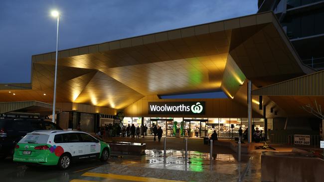 Woolworths shares sink as Amazon moves in | Herald Sun