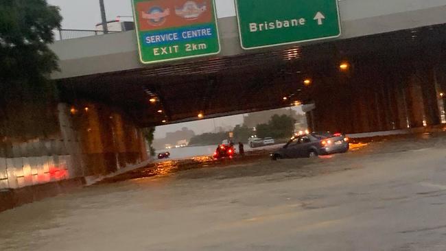 The M1 is flooded at Oxenford. Picture: 7 News Gold Coast.