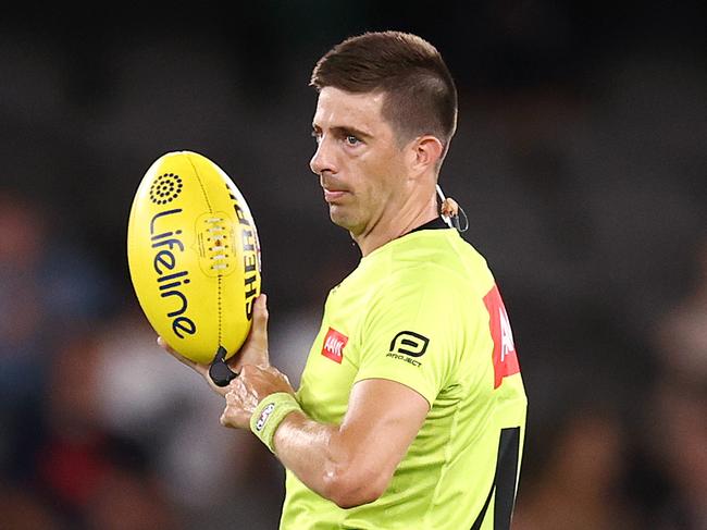 MELBOURNE.  03/03/2022.  AFL. AAMI Community SeriesÃ  Melbourne v Carlton at Marvel StadiumÃ.   Field umpire Michael Pell  . Photo by Michael Klein