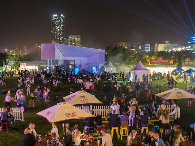 Crowds on the great lawn in Broadwater Parklands during the 2018 Gold Coast Show.