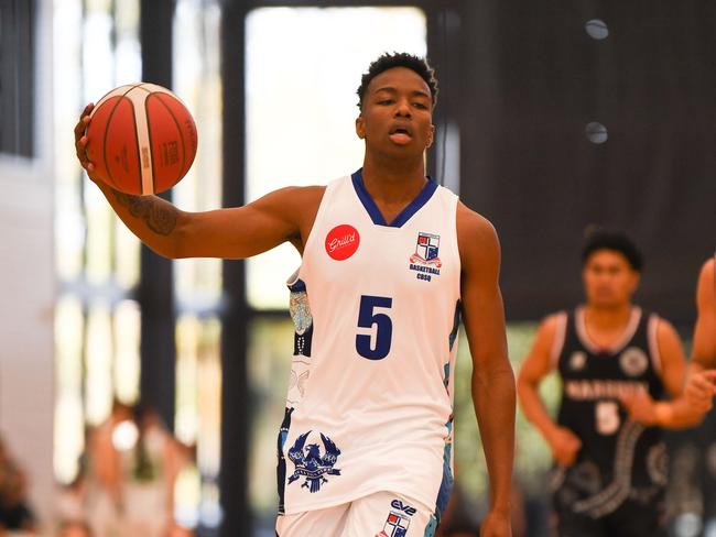 Murugu Kiumbura playing for Ignatius Park College’s senior basketball team in 2022. Photo: Highflyer Images