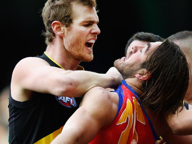 David Astbury gives young Lion Rhys Mathieson a message.
