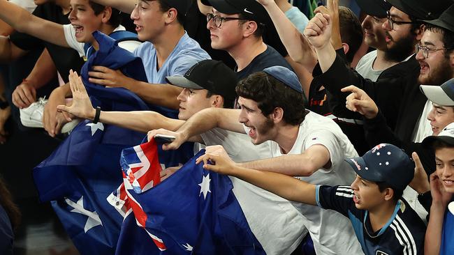 Fans get hysterical for Kyrgios