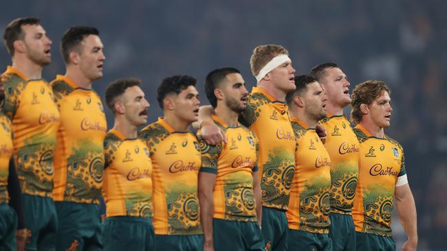 BRISBANE, AUSTRALIA - JULY 09: Australia sing the National Anthem during game two of the International Test Match series between the Australia Wallabies and England at Suncorp Stadium on July 09, 2022 in Brisbane, Australia. (Photo by Cameron Spencer/Getty Images)