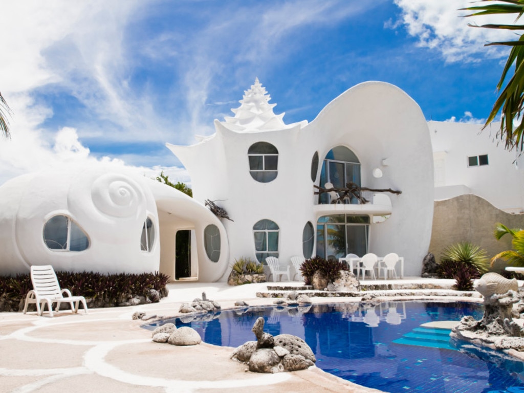 This seashell house is famous thanks to its unusual design.