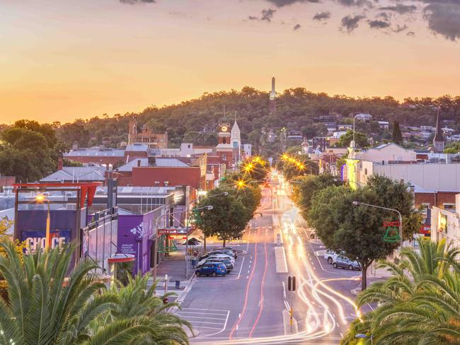 ALBURY NSW AUSTRALIA - Daily Telegraph: AUGUST 24, 2020:Telegraph bush special. Property growth areas around regional NSW - Albury is one of them. Dean Street Albury looking west up Dean Street.Picture: Simon Dallinger