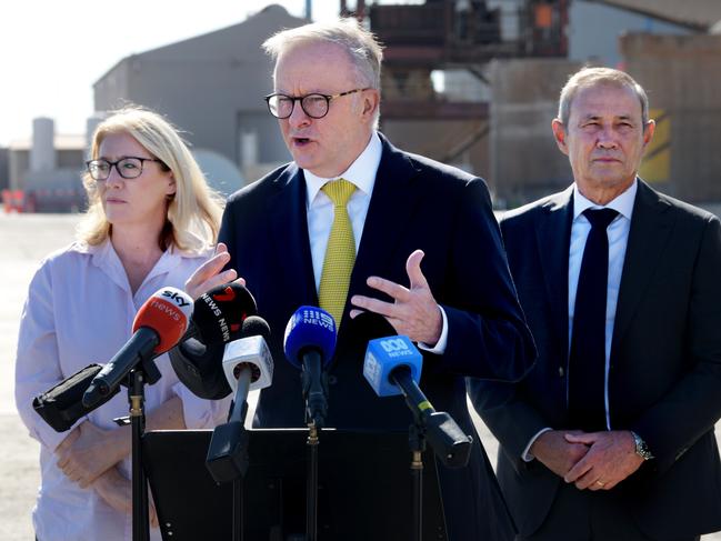 PERTH, AUSTRALIA. NewsWire Photos. 27 JANUARY 2025 Prime Minister Anthony Albanese meets Premier Roger Cook at Kwinana Bulk Terminal. Picture: NewsWire/ Sharon Smith