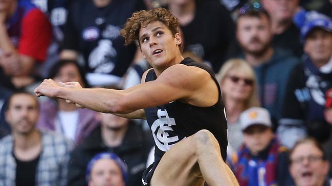 AFL Round 12. 08/06/2019. Carlton v Brisbane Lions at Marvel Stadium, Melbourne.  Charlie Curnow of the Blues snaps at goal  .  Pic: Michael Klein