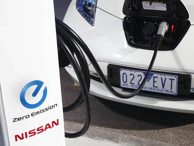 Carsguide 5640m Nissan has unveiled a system which enables electricity to be supplied from the lithium-ion batteries installed in the Nissan LEAF to ordinary households 2011