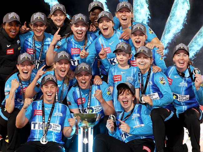 SYDNEY, AUSTRALIA - NOVEMBER 26:  The Strikers celebrate with the trophy after victory during the Women's Big Bash League Final between the Sydney Sixers and the Adelaide Strikers at North Sydney Oval, on November 26, 2022, in Sydney, Australia. (Photo by Mark Kolbe/Getty Images)