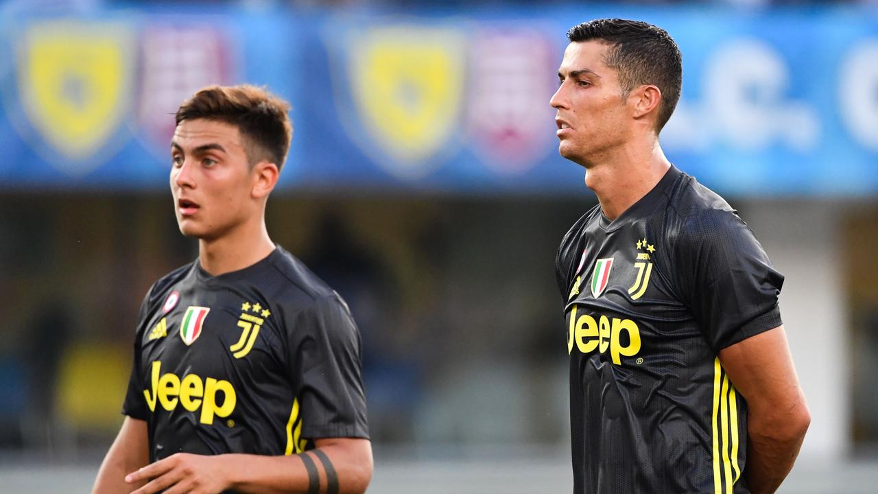 Juventus' Portuguese forward, Cristiano Ronaldo (R) and Juventus' Argentinian forward Paulo Dybala