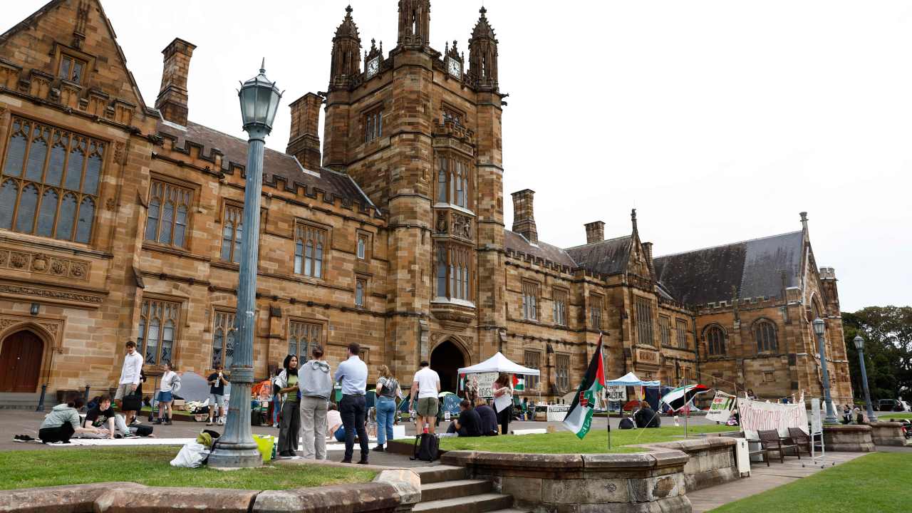 DAILY TELEGRAPH 24TH APRIL 2024
Pictured are students setting up for a Pro-Palestinian Sit In which is happening in the UniversityÃs around the world to protest the continuing war in Gaza.
Picture: Richard Dobson