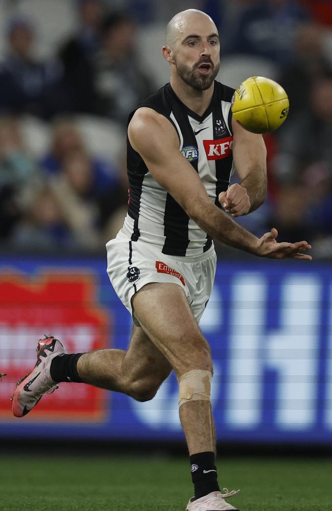 Sidebottom fires a handball. Picture: Michael Klein