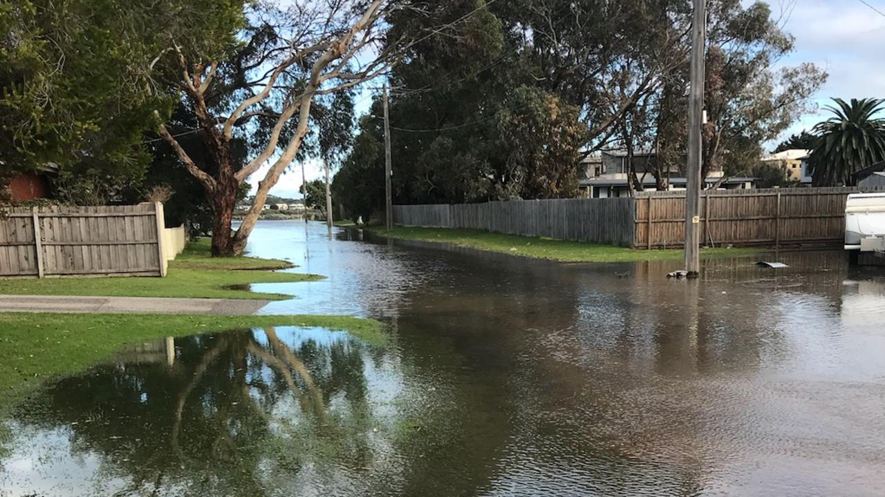 barwon-water-sorry-for-miscommunication-that-left-burst-main-to-flood