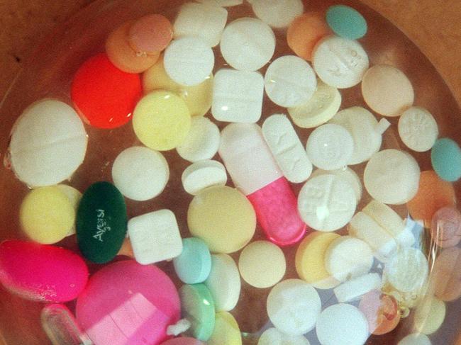 1.2.2000 - Various amphetamine tablets found in nightclubs