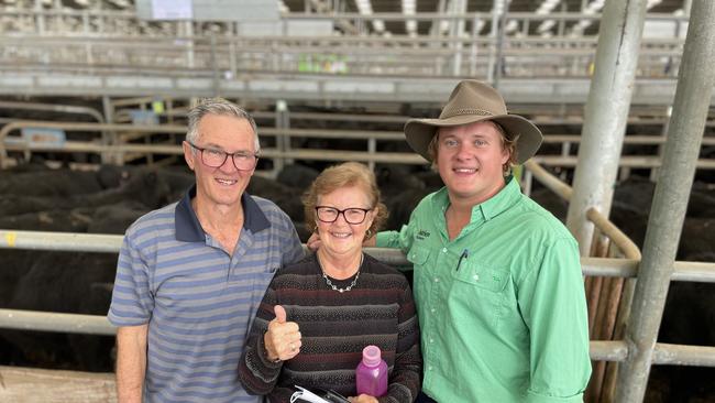 Rodney and Coral Donat from Mirboo topped the market at 830c/kg for their 21 Angus at 268kg. They are pictured with Nutrien agent Jack Ginnane.