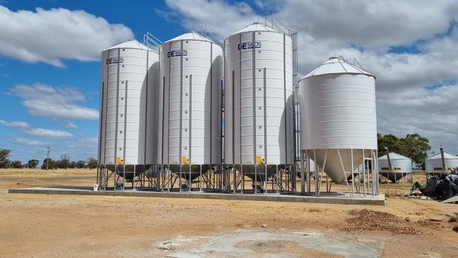 Infrastructure at Kendorwal includes about 330t of grain storage and 70t of fertiliser storage.