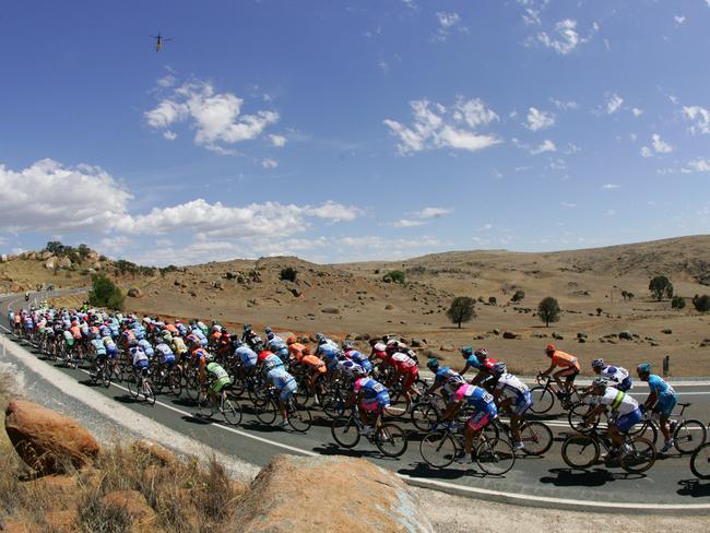 The Tour Down Under field rides towards Strathalbyn in 2008.