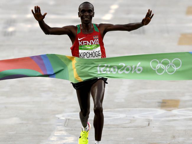 Kenya's Eliud Kipchoge crosses the finish line to win the Rio 2016 men’s marathon.