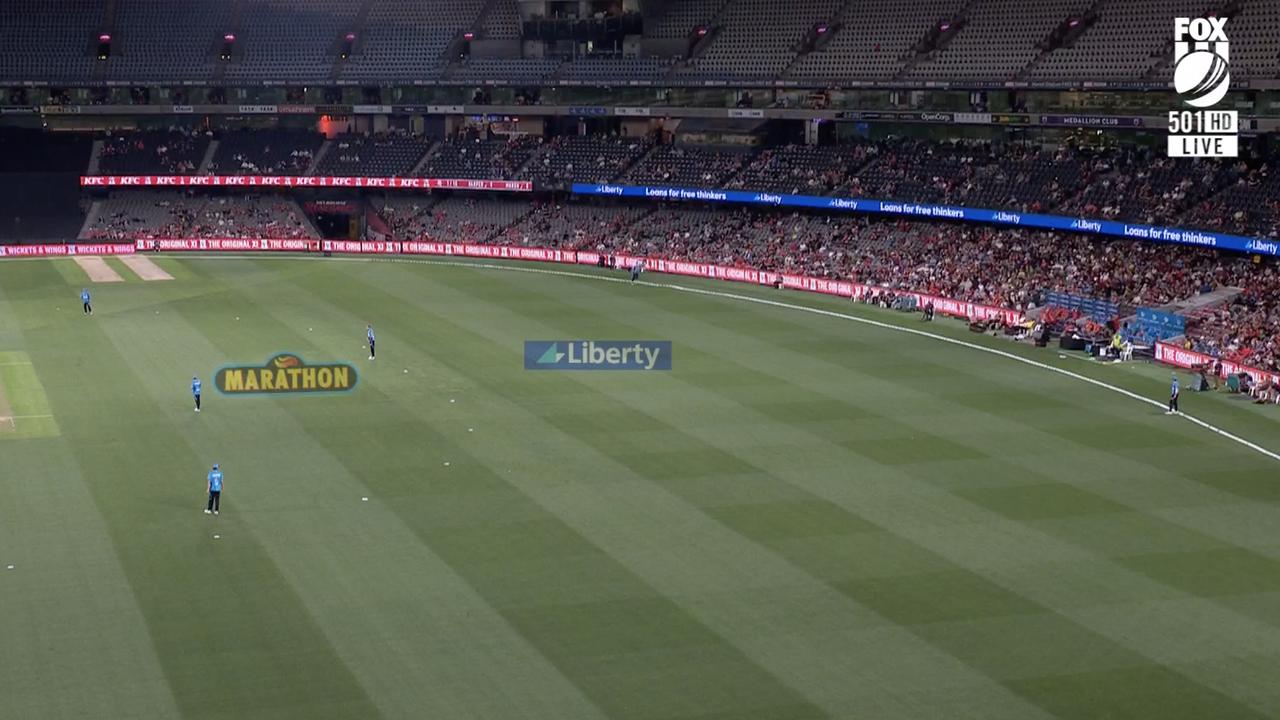 Melbourne Renegades dirampok vs Adelaide Strikers setelah wasit melewatkan penempatan lapangan ilegal, Aaron Finch, Kepala Travis, Matt Short, berita kriket